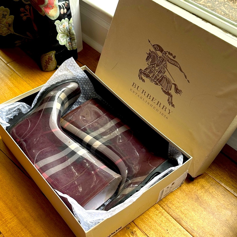 Burberry Rubber Rain Boots in Plum size UK 5 Eur 38, US 7.5 to 8